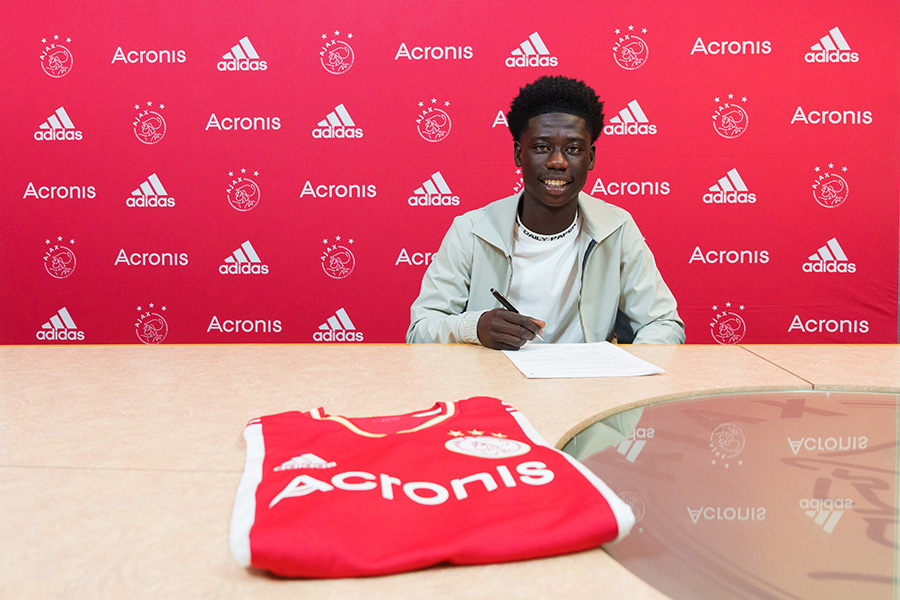 Dutch-born Ghanaians Konadu and Appiah sign first professional contracts with Ajax