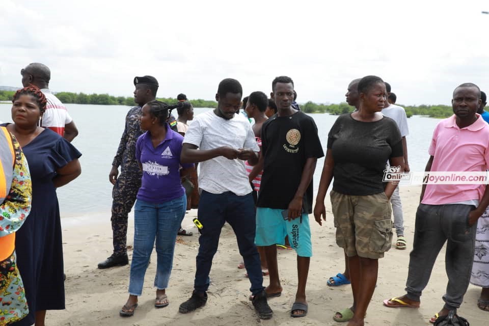 Accra: 8 children dead, another missing after boat capsized at Faanaa-Bortianor Accra: 8 children dead, another missing after boat capsized at Faanaa-Bortianor