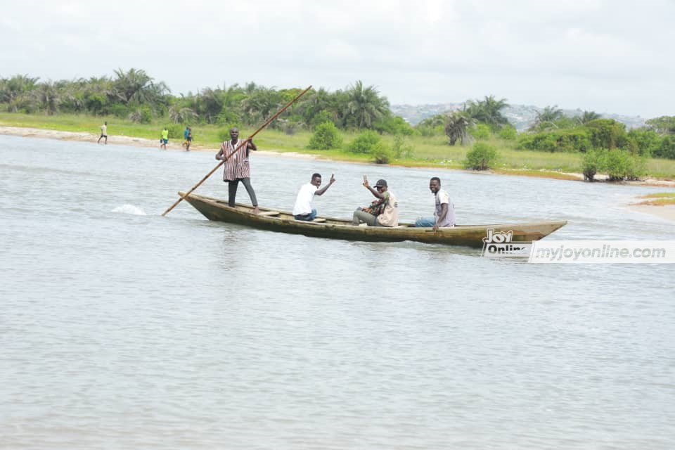 Accra: 9 children dead after boat capsized at Faanaa-Bortianor Accra: 9 children dead after boat capsized at Faanaa-Bortianor