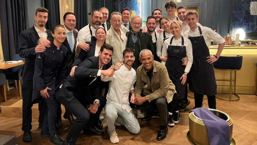 Barack Obama and friends surprise Barcelona restaurant 2 E2F70337 AE4F 474B AA27 145669500908