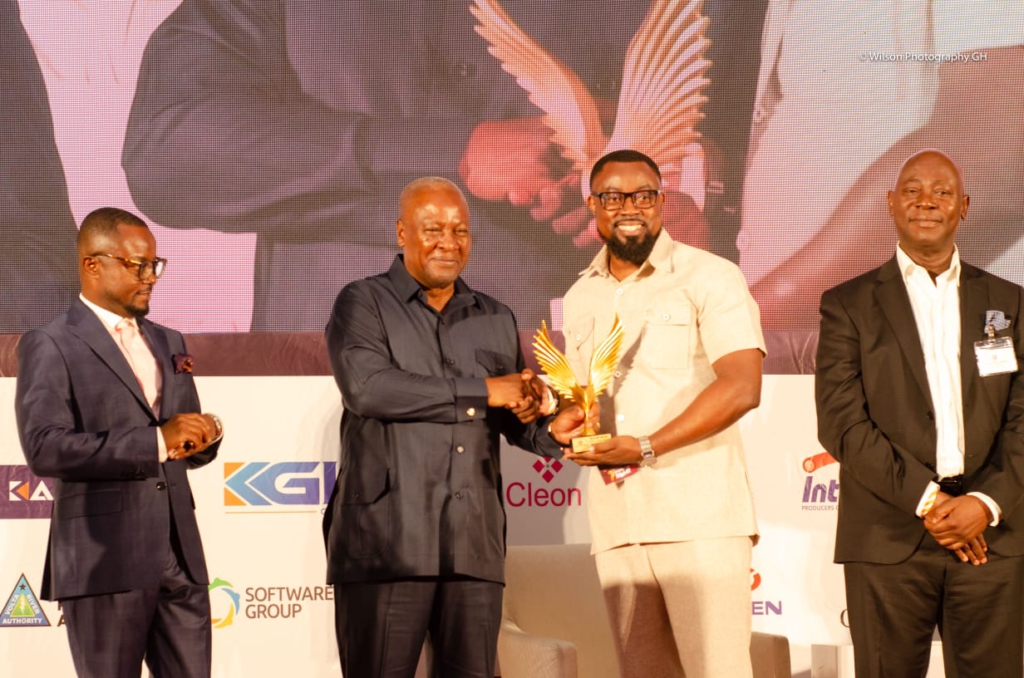 Michael Gyapah wins 'CEO of the Year 2022” in the “Private Security Sector” at Ghana CEO Summit