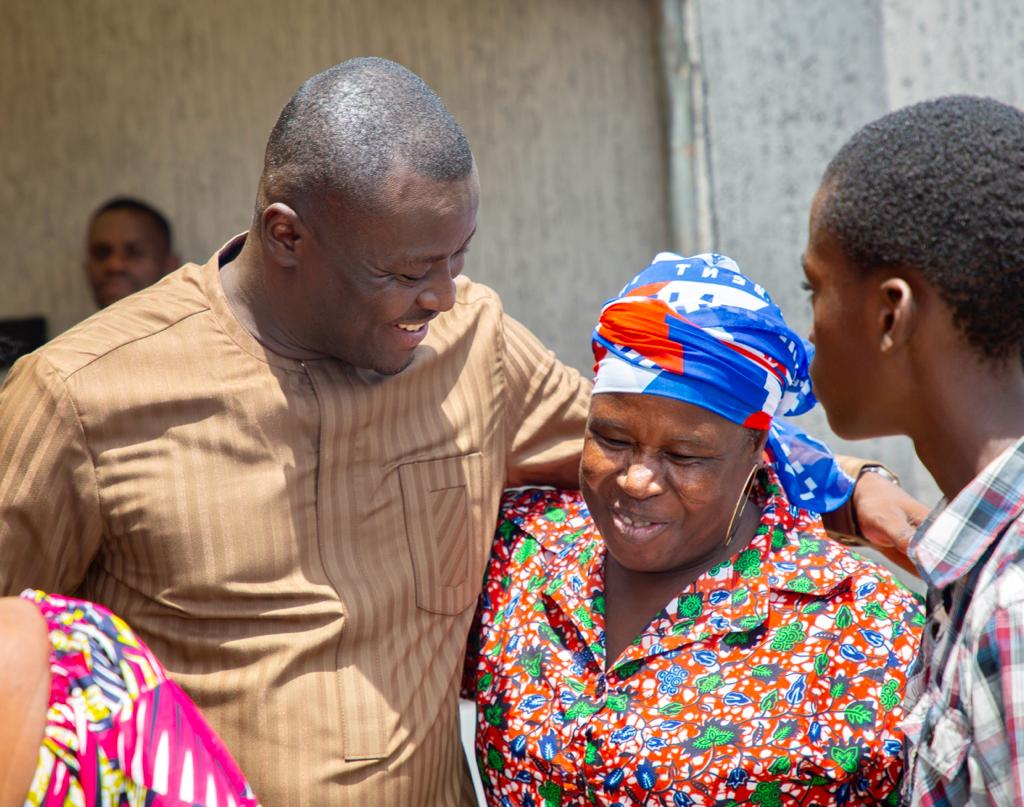 Jefferson Sackey gives soft loans to NPP Women in Ablekuma Central Jefferson Sackey gives soft loans to NPP Women in Ablekuma Central