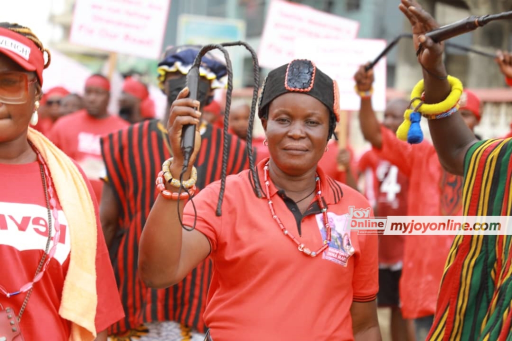 Photos: Teshie residents demonstrate over poor roads