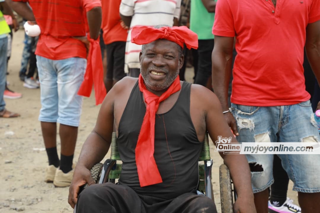 Photos: Teshie residents demonstrate over poor roads