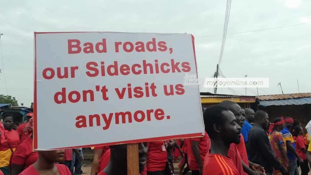 Photos: Teshie residents demonstrate over poor roads