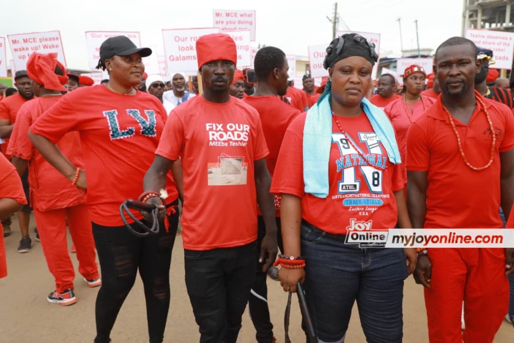 Photos: Teshie residents demonstrate over poor roads