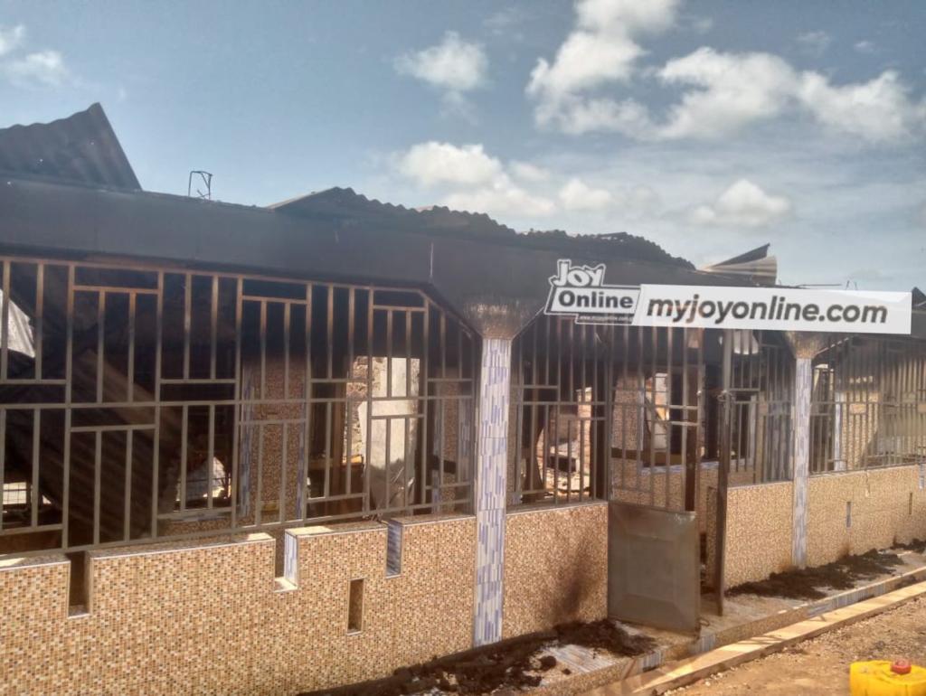 Fire guts 6-bedroom house at Sehwi Akaasu Fire guts 6-bedroom house at Sehwi Akaasu