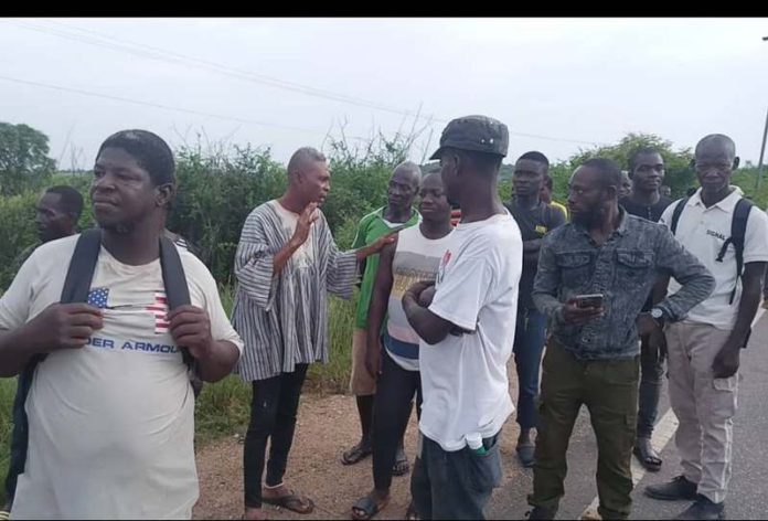 Two police officers injured as ghetto boys escape with handcuffs during arrest at Gomoa Nyanyano 2 92d9683a 0b37 40ff a33d 0a82d8435de5 Copy 696x472 1