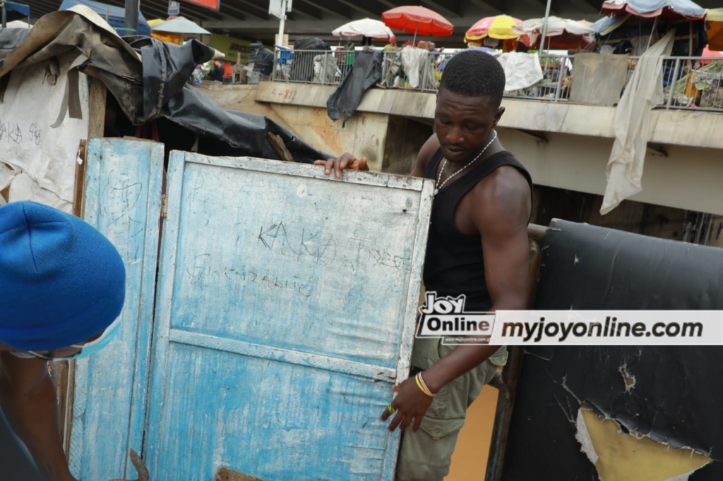 Photos: AMA officials eject squatters from walkways at Nkrumah Circle