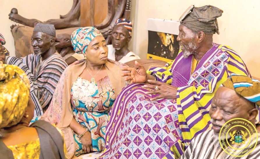 Lariba Zuweira Abudu 2nd from left Minister for Gender Children and Social Protection in a discussion with Nayiri Naa Bohagu Mahami Abdulai Sheriga right the Overlord of Mamprugu at Nalerigu