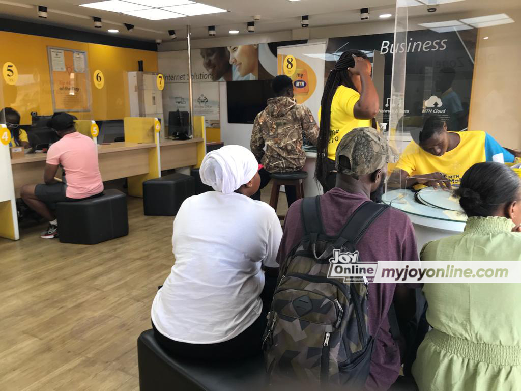 SIM card deactivation: Affected persons throng service centres to secure cards SIM card deactivation: Affected persons throng service centres to secure cards