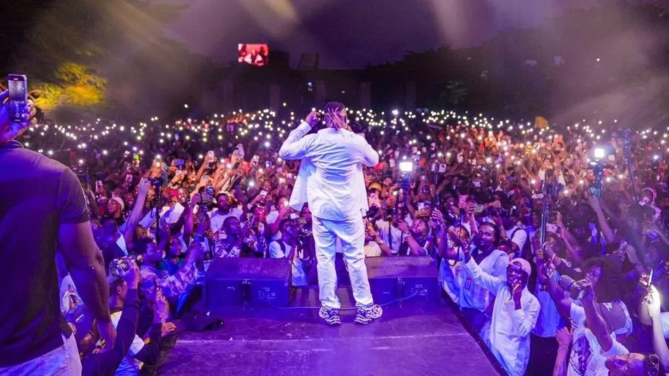 MohBad mourners teargassed at Nigeria's Lekki toll gate after Lagos concert MohBad mourners teargassed at Nigeria's Lekki toll gate after Lagos concert