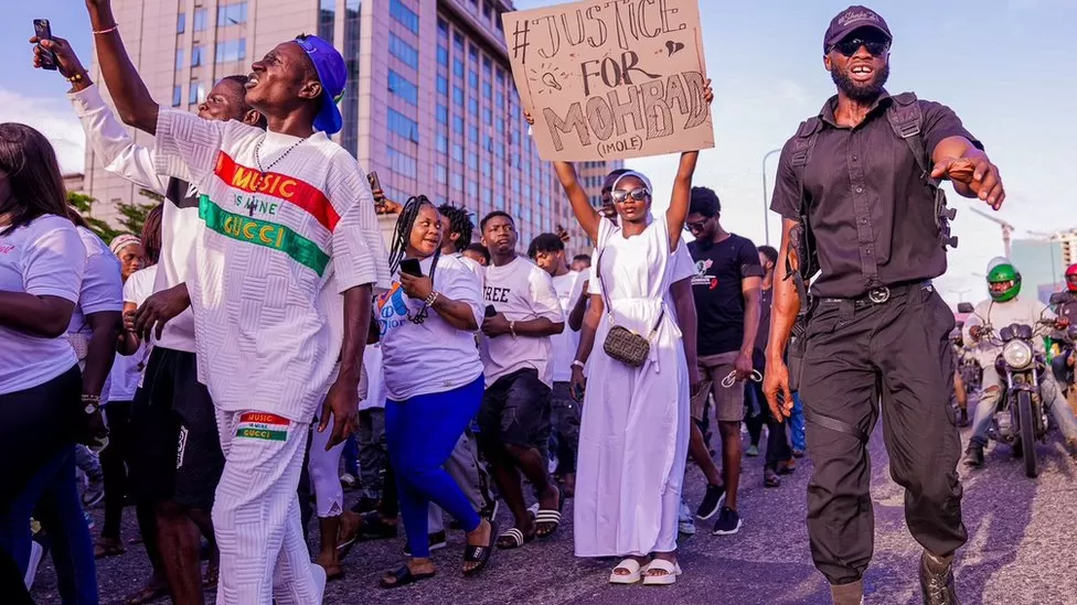 MohBad mourners teargassed at Nigeria's Lekki toll gate after Lagos concert MohBad mourners teargassed at Nigeria's Lekki toll gate after Lagos concert
