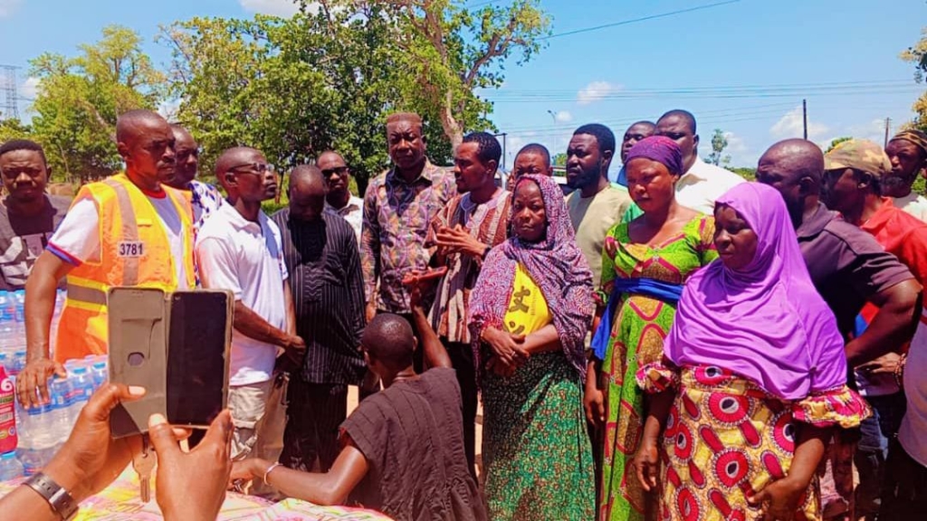 Bawumia donates relief items to flood victims in Buipe