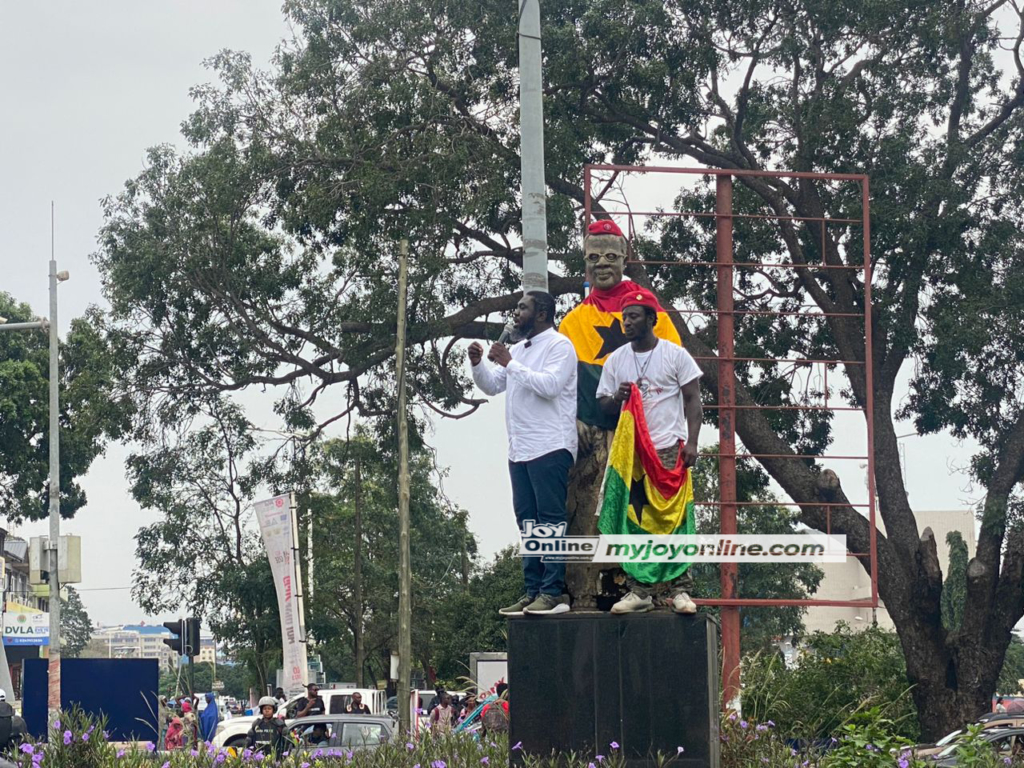 Photos and videos: Protesters hit the street on day 3 of #OccupyJulorbiHouse demonstration Photos and videos: Protesters hit the street on day 3 of #OccupyJulorbiHouse demonstration