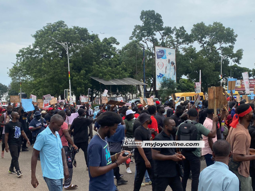 Photos and videos: Protesters hit the street on day 3 of #OccupyJulorbiHouse demonstration Photos and videos: Protesters hit the street on day 3 of #OccupyJulorbiHouse demonstration