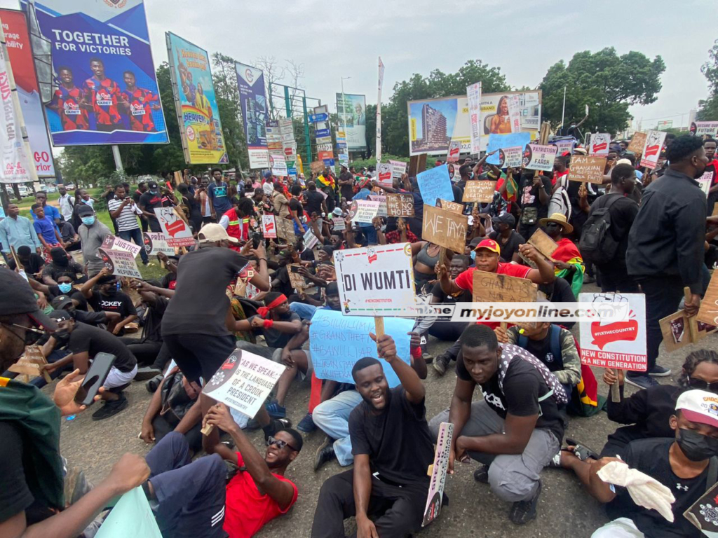 Photos and videos: Protesters hit the street on day 3 of #OccupyJulorbiHouse demonstration