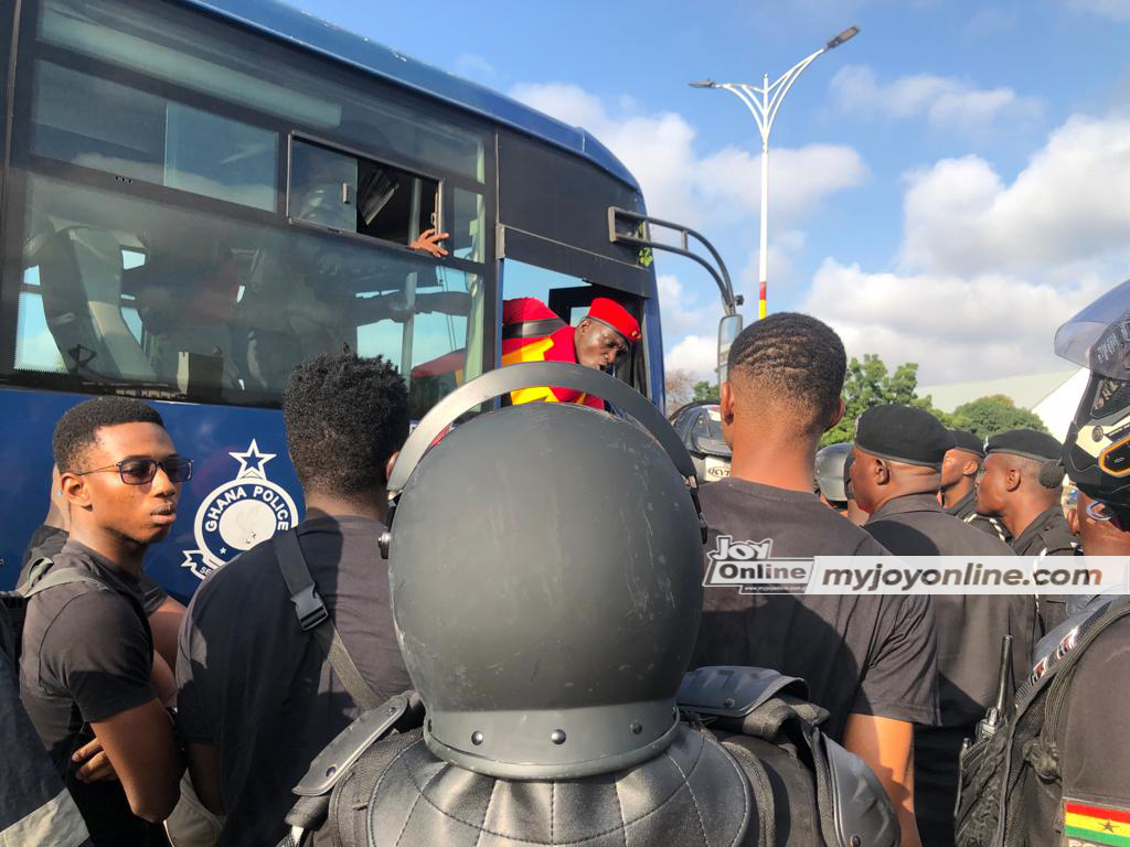 Protestors arrested 7