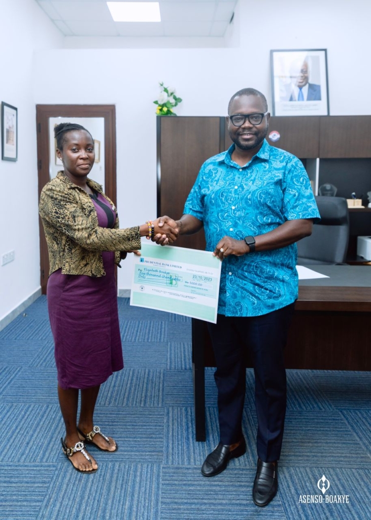 Bantama: Asenso-Boakye supports poultry farmer GH¢5,000