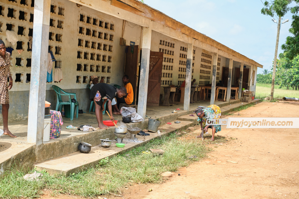 Le aule non sono destinate alla residenza;  Trasferimento delle vittime delle inondazioni negli alloggi di Saglimi-Ablakwa