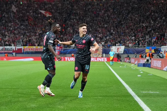 Alvarez and Jeremy Doku combine to hand Man City victory over Leipzig 2 Alvarez Doku