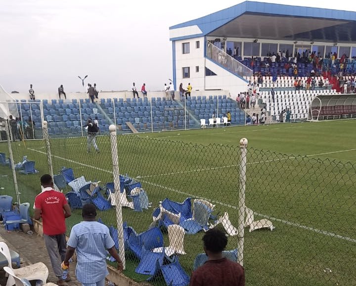 GPL: Fans destroy seats at the Dr Kwame Kyei Sports Complex as Nations FC and Kotoko draw 2 Angry Kotoko fans