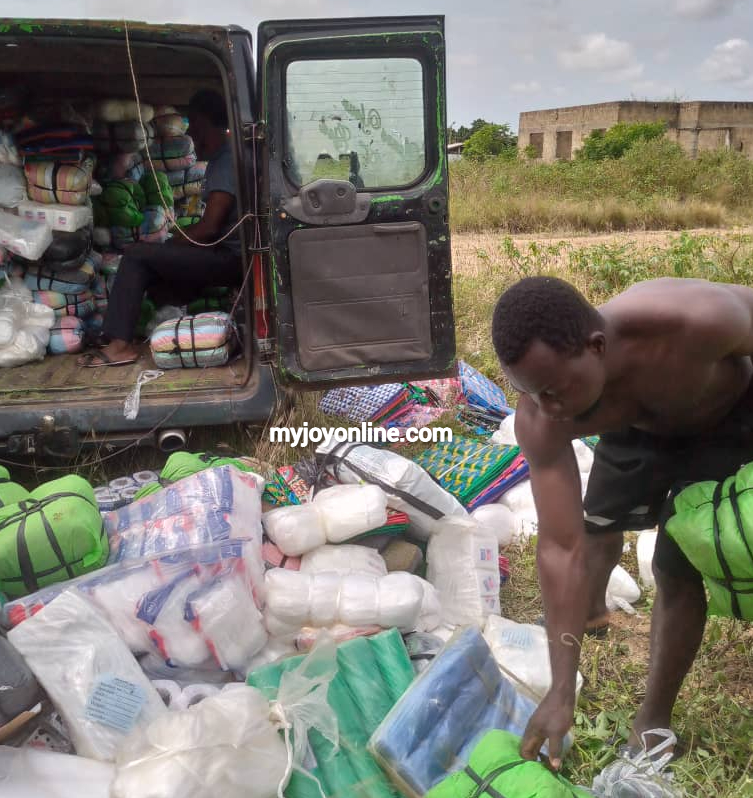 Businessman lose products in flood4