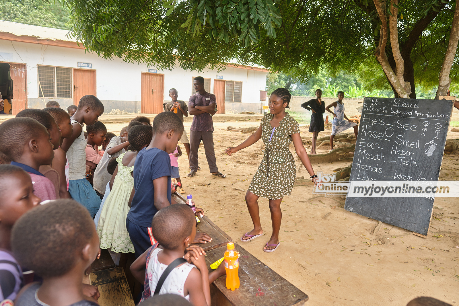 Akosombo Dam spillage: Young lady volunteers free lessons for displaced children in Mepe - Vimarsana News
