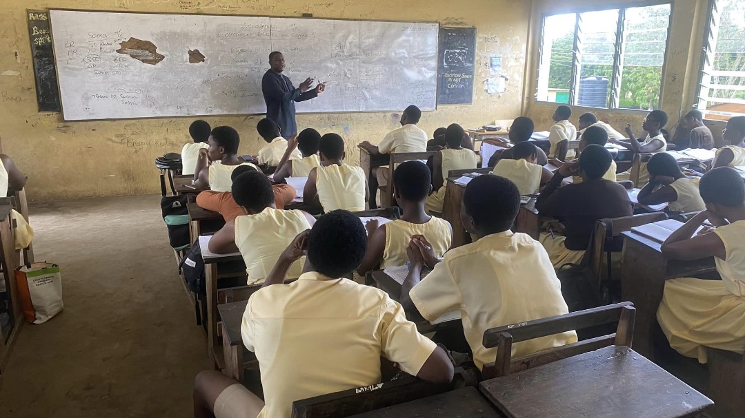 Gomoa West MP spends parliamentary break in the classroom; teaches Apam SHS students - Vimarsana News