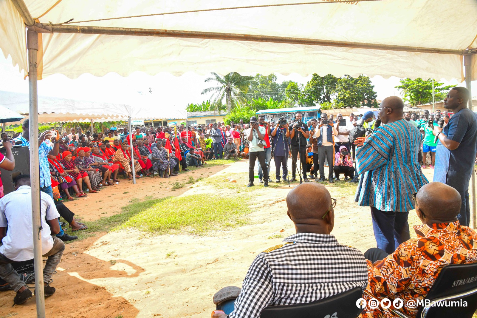 Bawumia donates GH₵160,000 to displaced victims of dam spillage 2 WhatsApp Image 2023 10 18 at 21.55.24 1