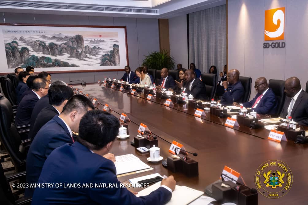 Lands Minister holds working meeting with Shandong Gold Group in China