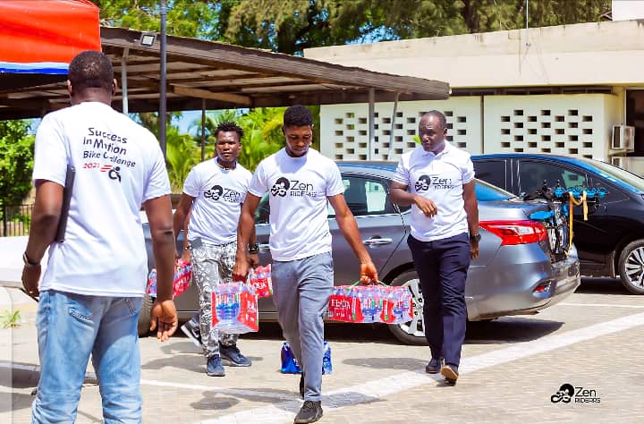 Zen Riders Cycling Club donates to Korle Bu1