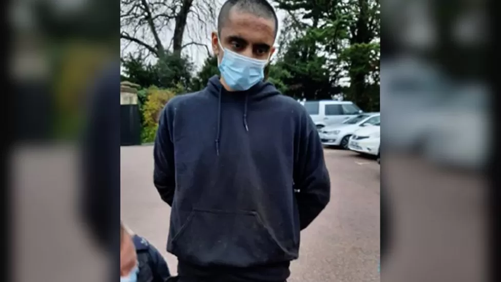 Man who took crossbow to 'kill Queen' Elizabeth II jailed - Vimarsana News