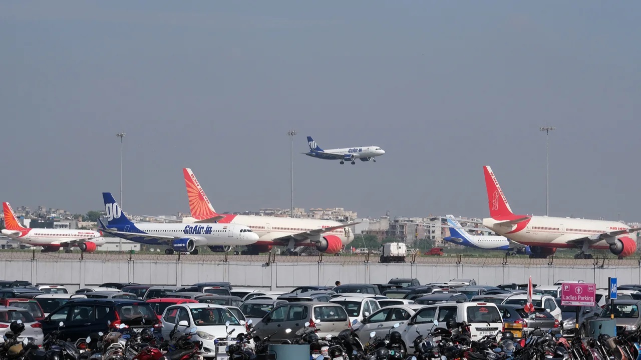 India proposes barring pilots and flight attendants from using perfume ...