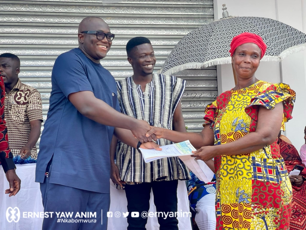 Ernest Anim donates books and desks to schools in Kumawu constituency