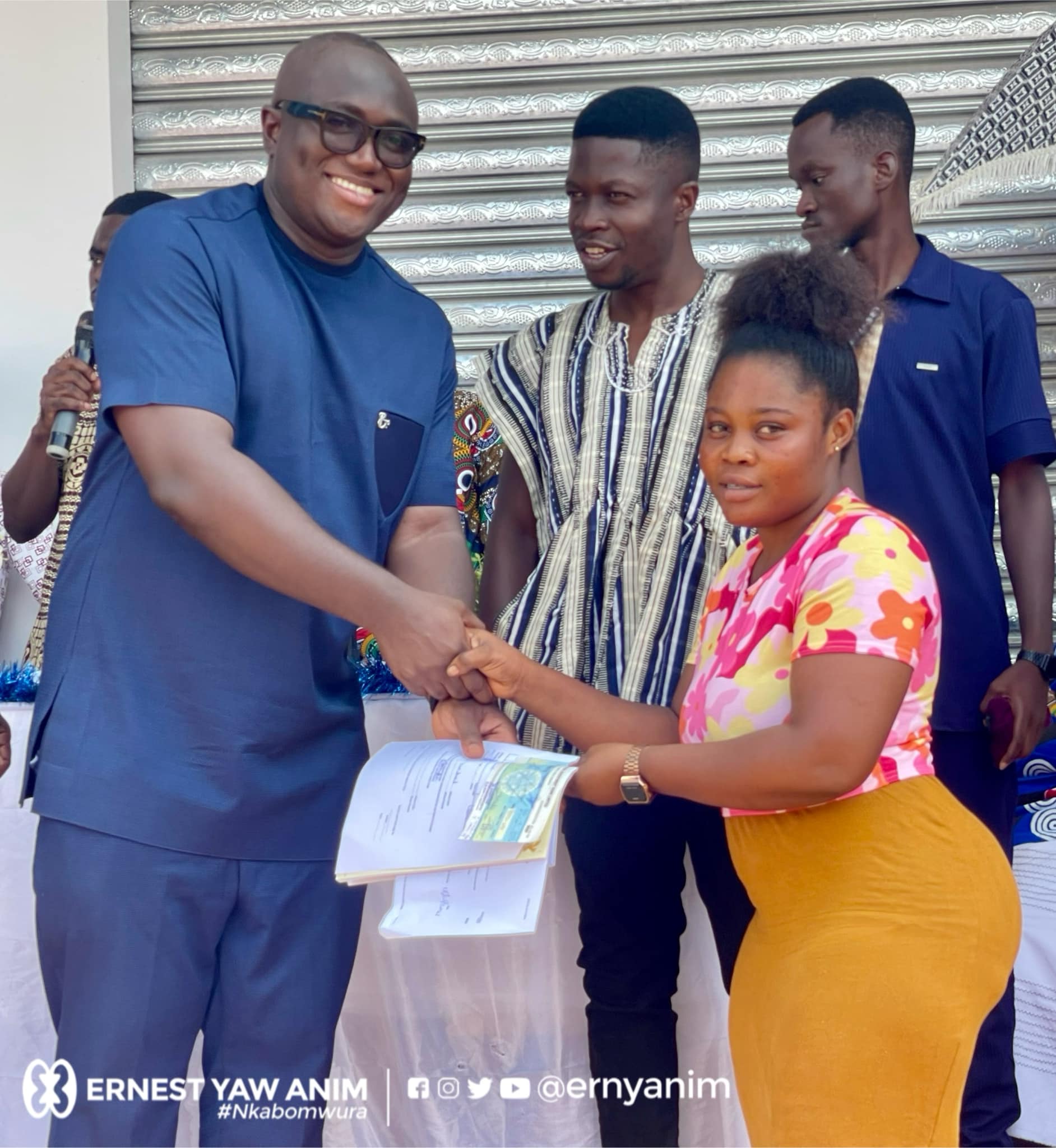 Ernest Anim donates books and desks to schools in Kumawu constituency