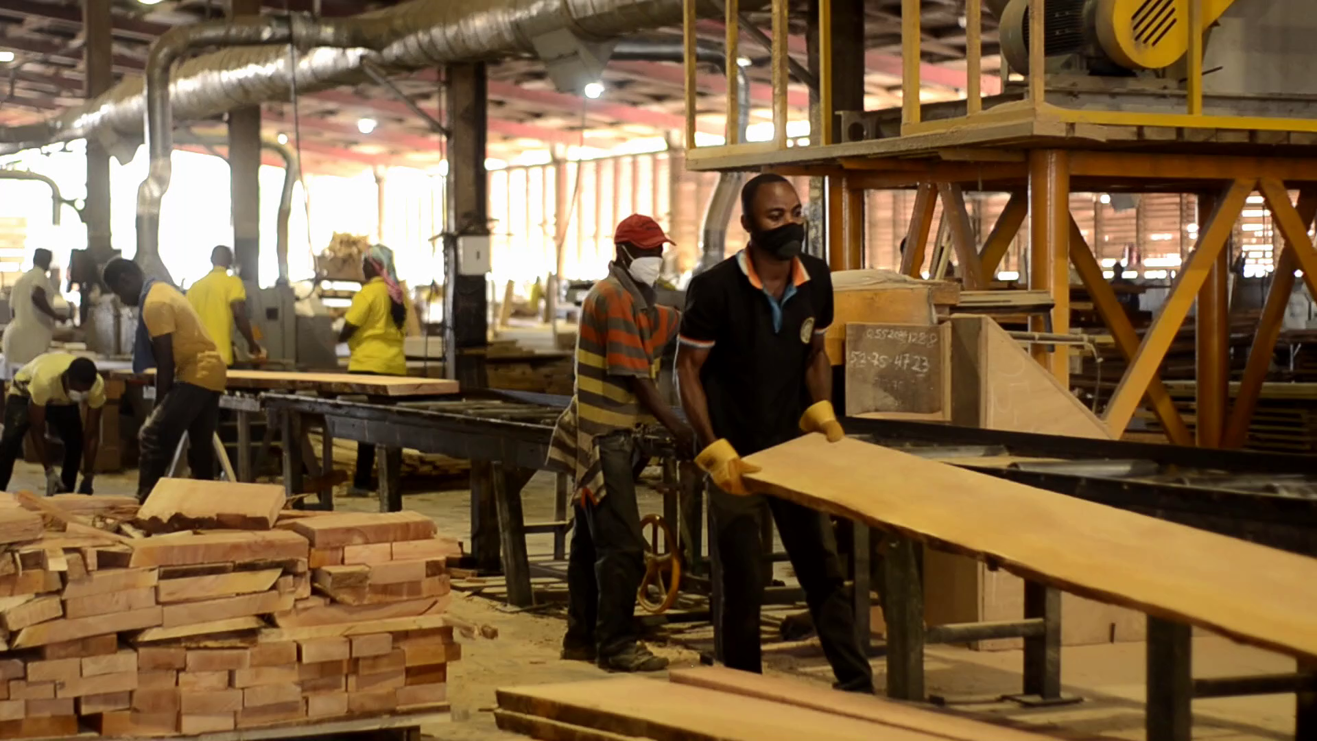Wood dust: The silent killer of Ghanaian woodworkers - Vimarsana News