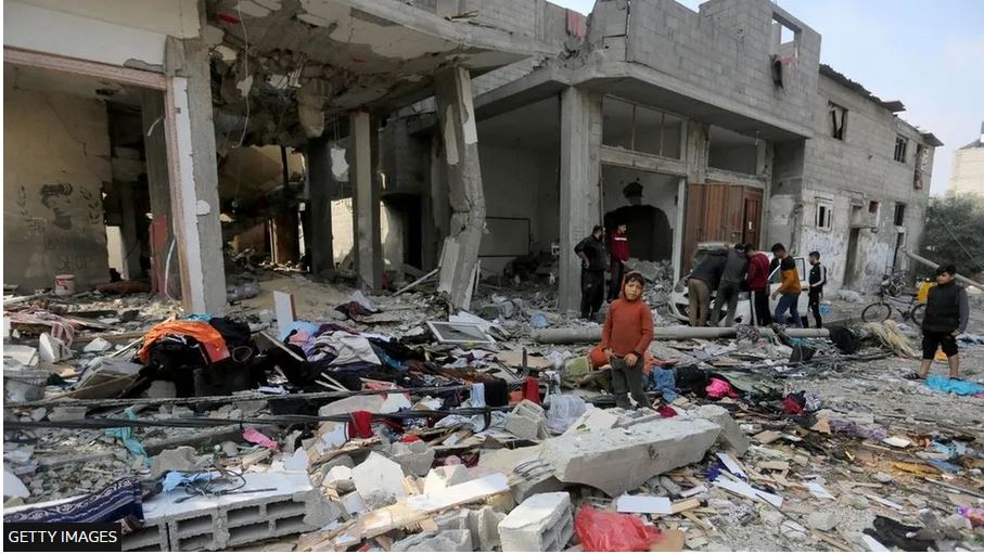 Thousands of Palestinians flee central Gaza as Israeli troops advance - MyJoyOnline