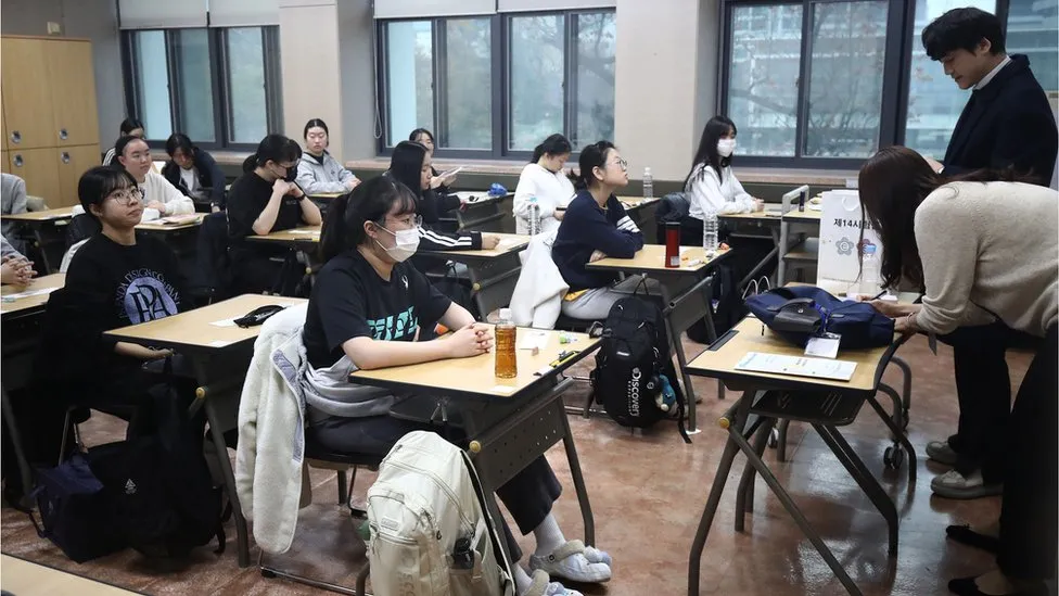 South Korean students sue after teacher ends exam 90 seconds early 2 132097698 14a3b510f52541172655895925f5f94f09afce2f.jpg