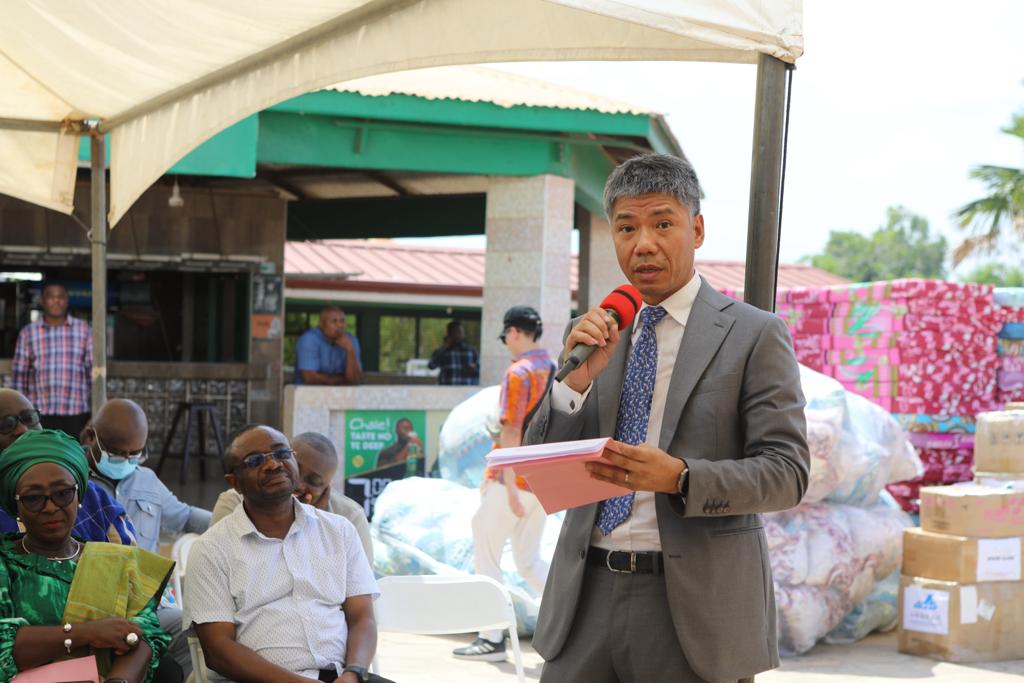 Ghana-Chinese Enterprise Chamber of Commerce donates ¢500,000 relief items to flood victims