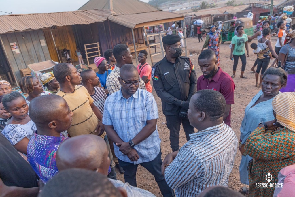 Asenso-Boakye consoles victims of Race Course market fire