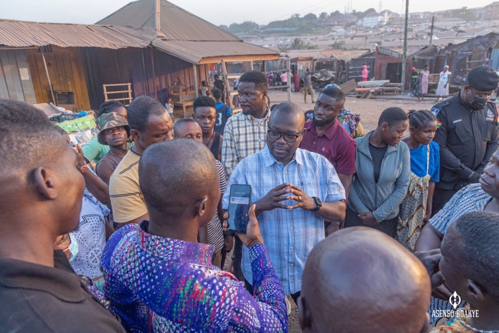 Asenso-Boakye consoles victims of Race Course market fire