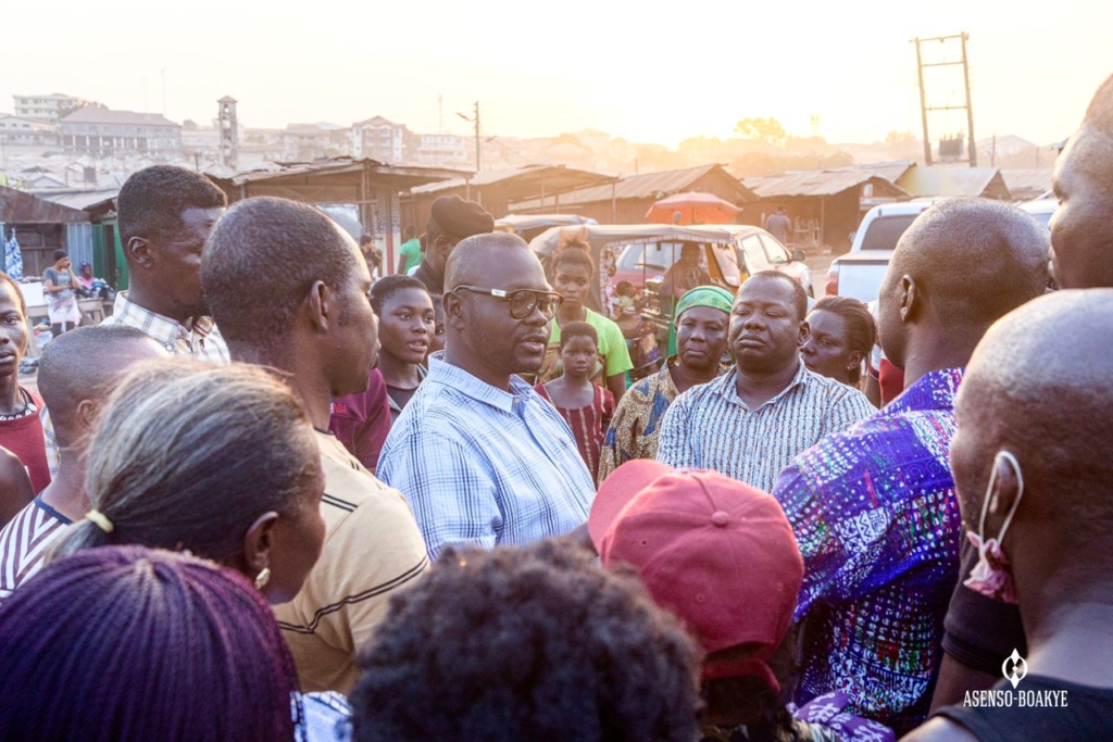 Asenso-Boakye consoles victims of Race Course market fire