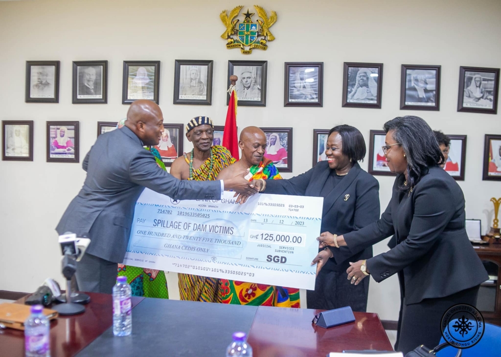 Chief Justice donates GHc125000 to Akosombo Dam Flood Victims