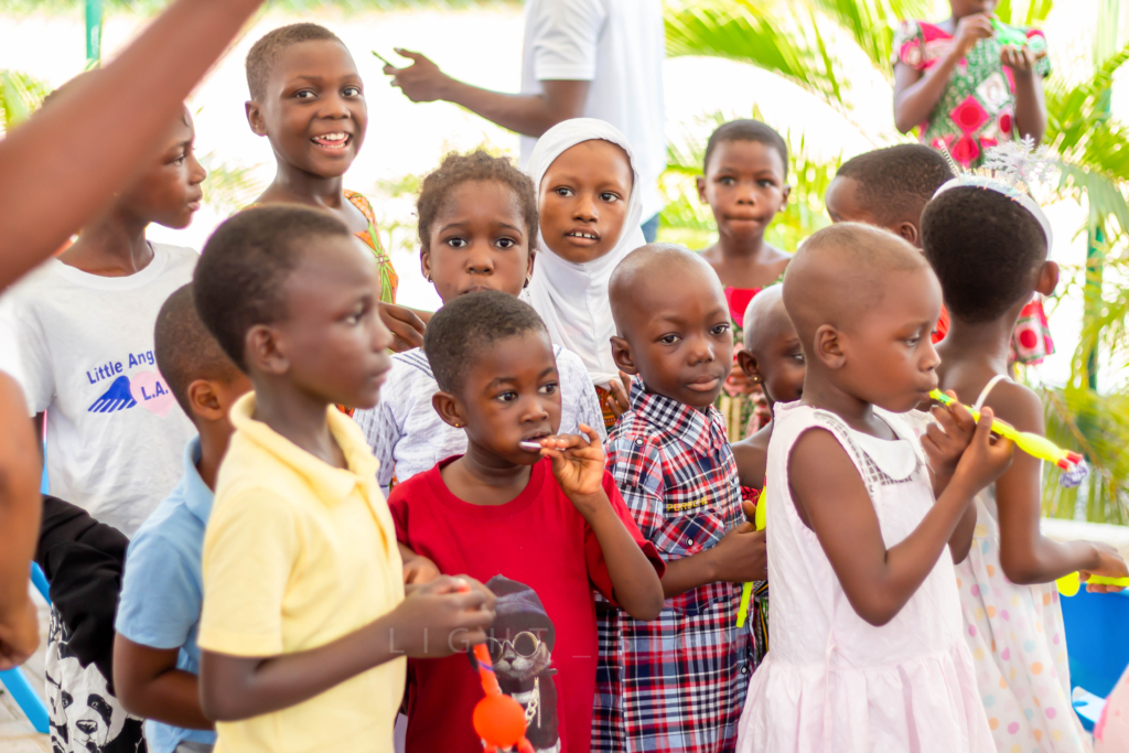 Philip Nai and Friends celebrate Christmas with kids at Korle-Bu oncology unit