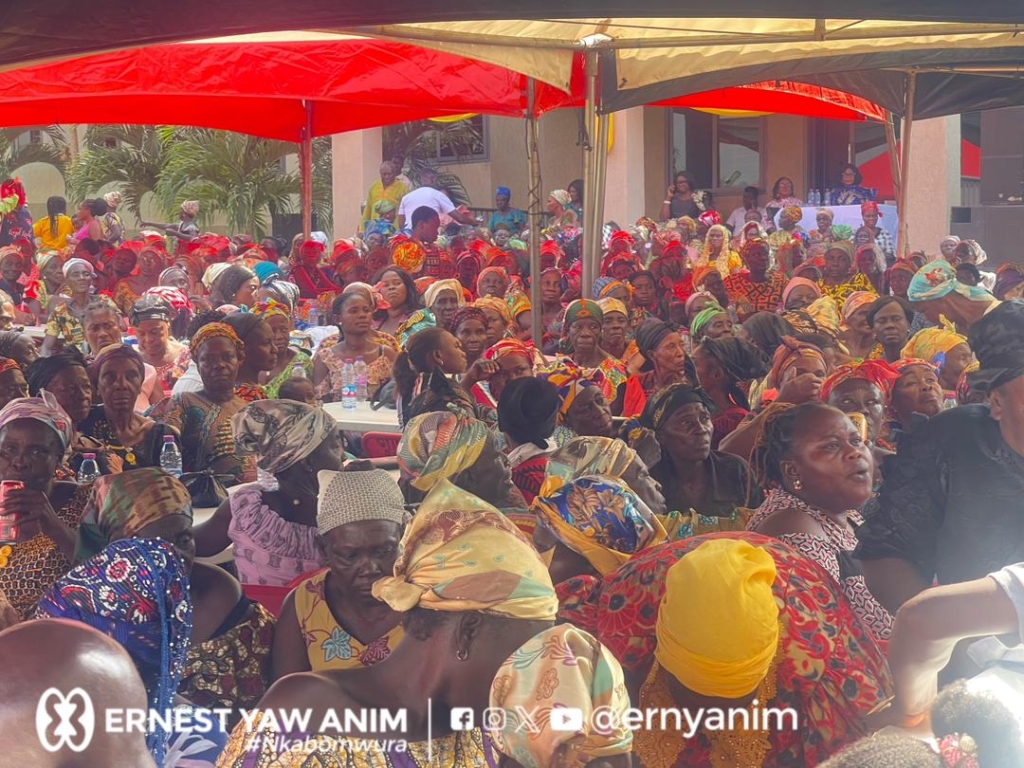 Kumawu MP fetes over 1,500 people including widows, orphans, and PLWD on Christmas Day