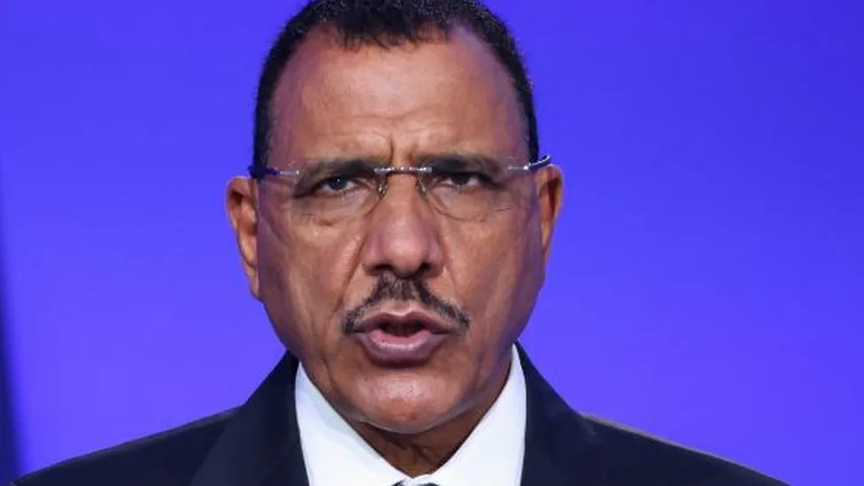 Niger junta refuses to free ex-leader Mohamed Bazoum and have sanctions dropped - Vimarsana News