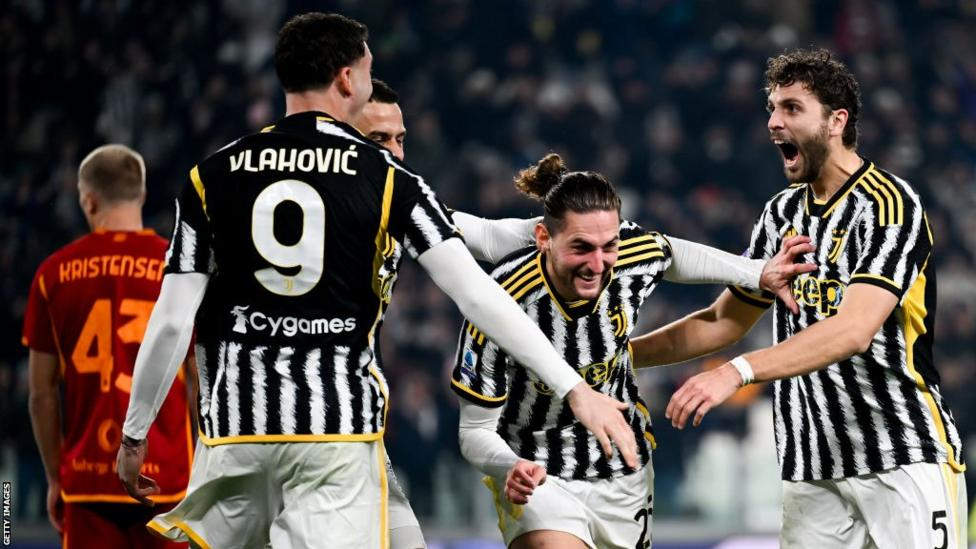 Juventus beat Roma to close gap on leaders Inter