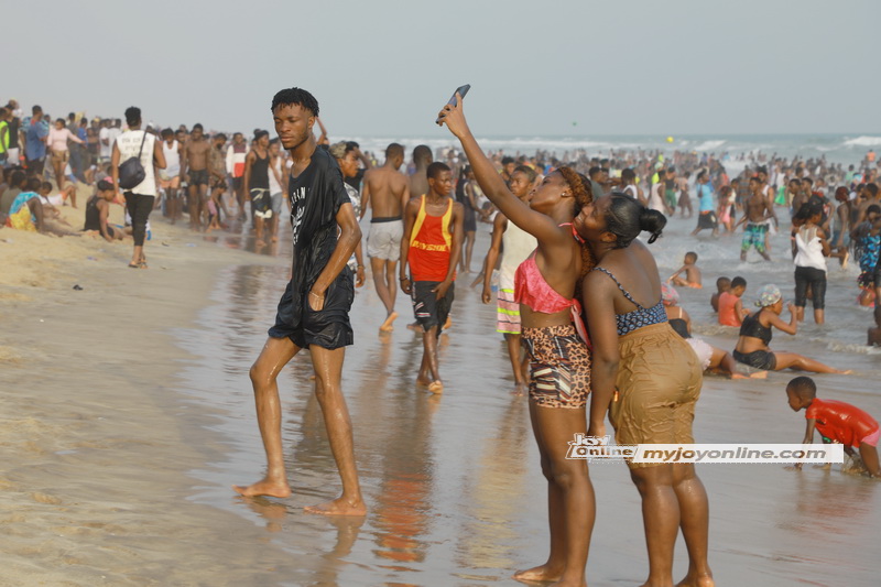Thousands throng Kokrobite beach on New Year's Day