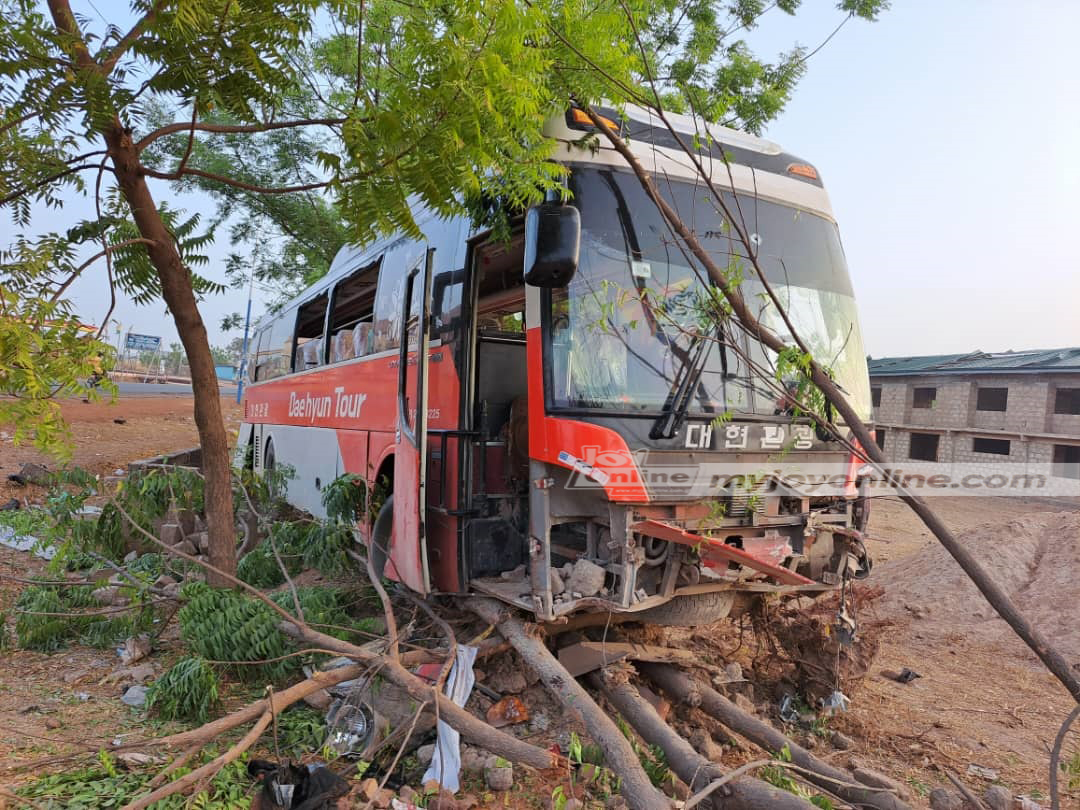 Walewale: Gunmen attack bus; injure 6, including 6-year-old child - Vimarsana News